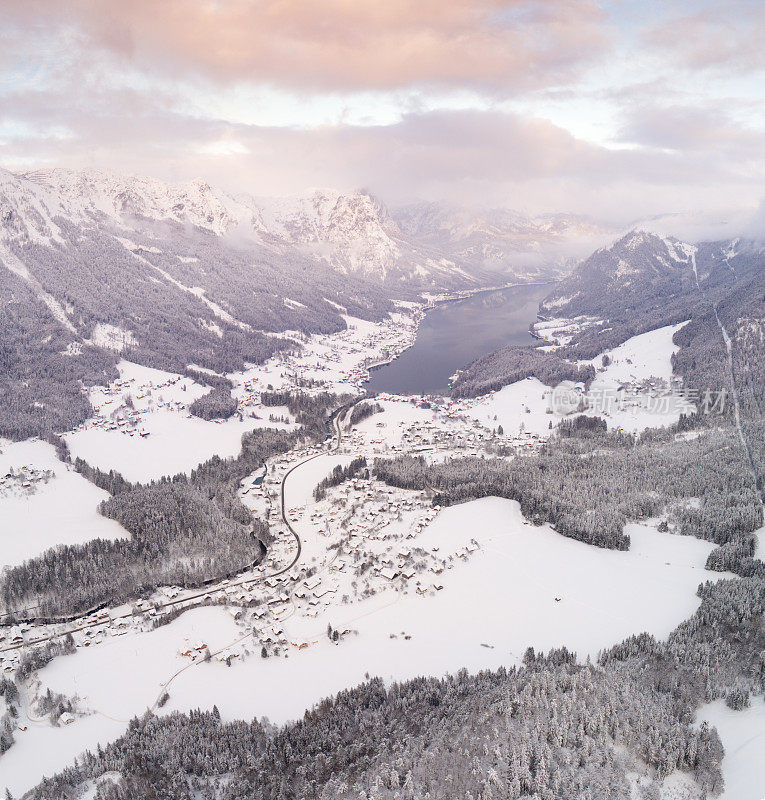 Lake Grundlsee, Arial Winter Panorama，奥地利